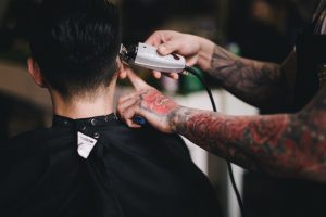 Read more about the article How to Avoid Razor Bumps on the Head After Haircut